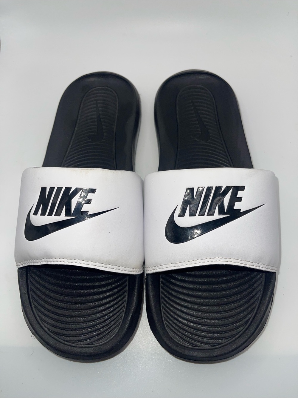 Nike White Strap Black Footbed Slide Sandals Men’s Size 8